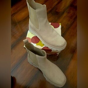 Dolce Vita Jaelyn Suede cream/beige 9.5 ankle booties